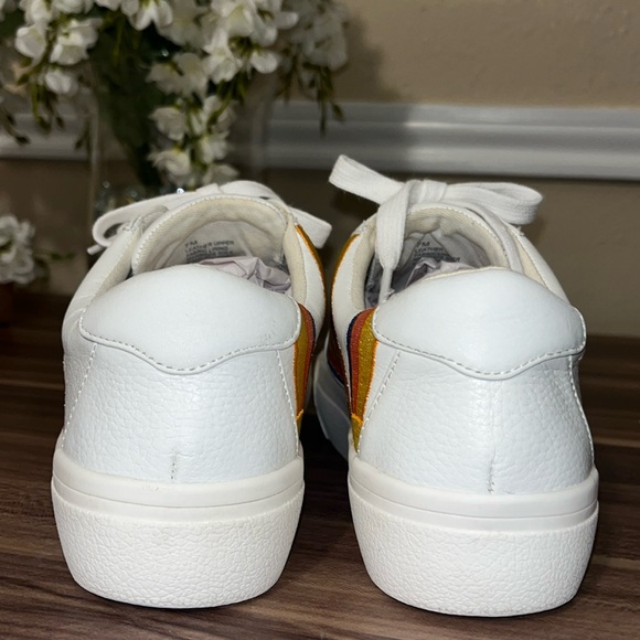 Gianni Bini daydreaming, rainbow sneakers - Picture 10 of 12